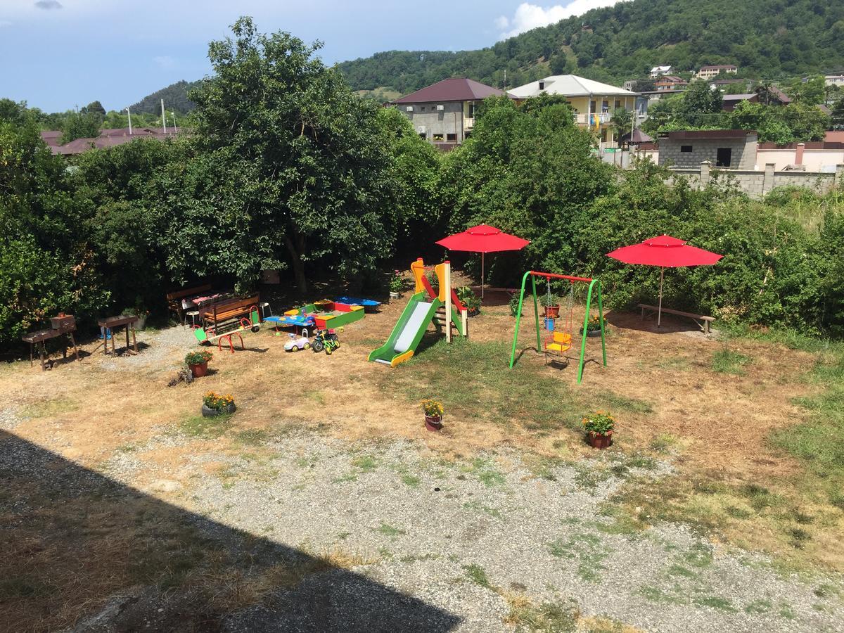 Dionisy Guest House Pizunda Exterior photo