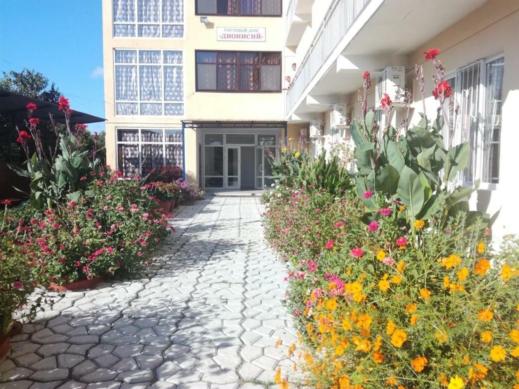 Dionisy Guest House Pizunda Exterior photo